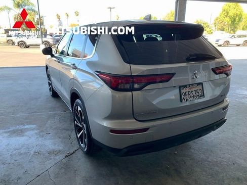 Used 2023 Mitsubishi Outlander SE image 5