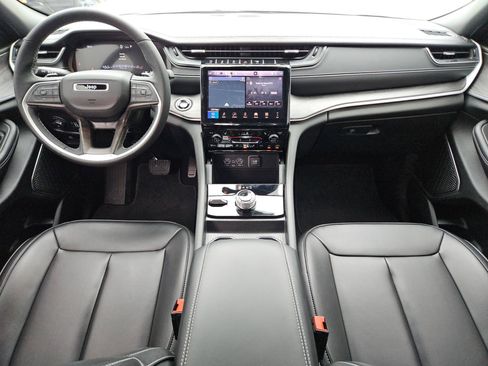 Used 2025 Jeep Grand Cherokee L Limited w/ Black Appearance Package AWD/4WD image 16