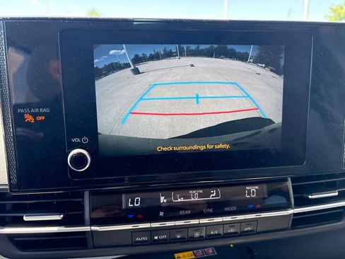 Used 2025 Toyota Sienna LE FWD image 28