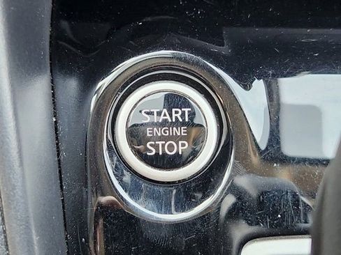 Used 2025 Nissan Versa SV image 19