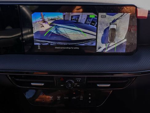 Used 2025 Nissan Kicks SR image 30