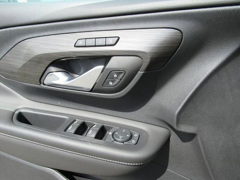 Used 2023 GMC Terrain SLT w/ Elevation Edition image 22