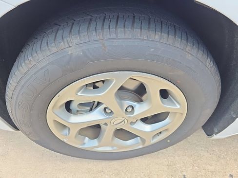 Certified 2024 Chrysler Pacifica Limited FWD image 2