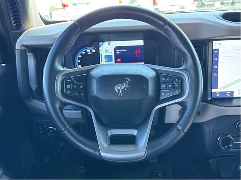 Used 2023 Ford Bronco Wildtrak image 14