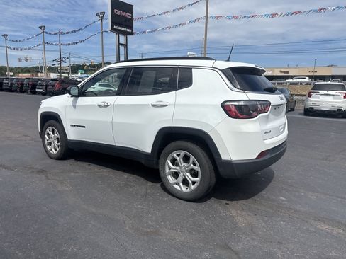 Used 2024 Jeep Compass Latitude AWD/4WD image 6