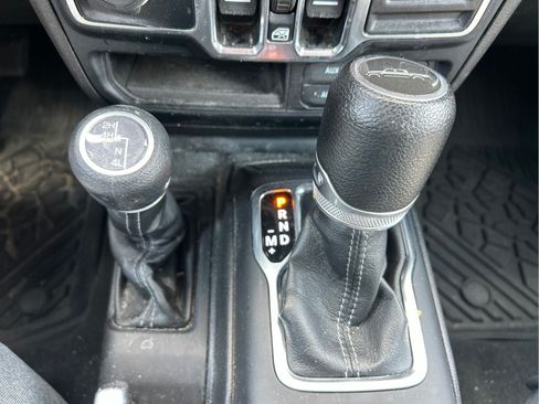 Used 2024 Jeep Gladiator Sport AWD/4WD image 18