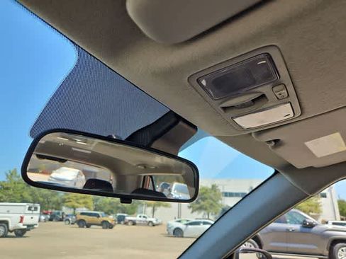 Used 2024 Hyundai Venue SEL FWD image 27