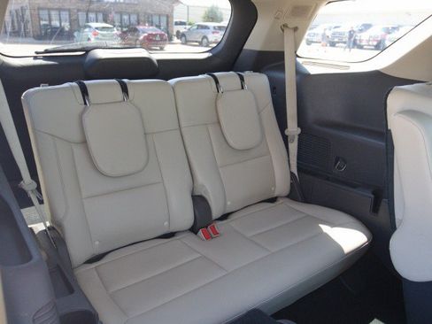 Used 2020 Ford Explorer Platinum w/ Premium Technology Package AWD/4WD image 37