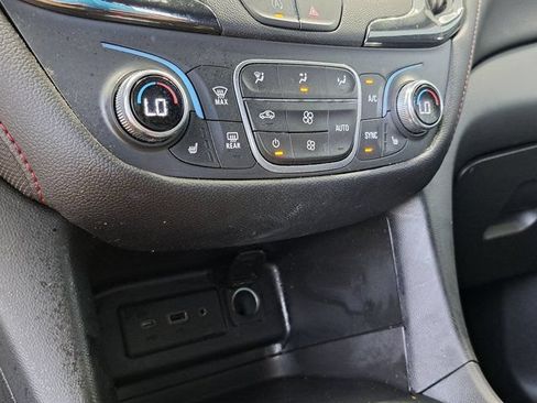 Used 2022 Chevrolet Equinox RS FWD image 17