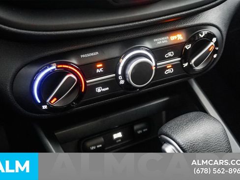 Used 2025 Kia Soul LX w/ LX Technology Package FWD image 31