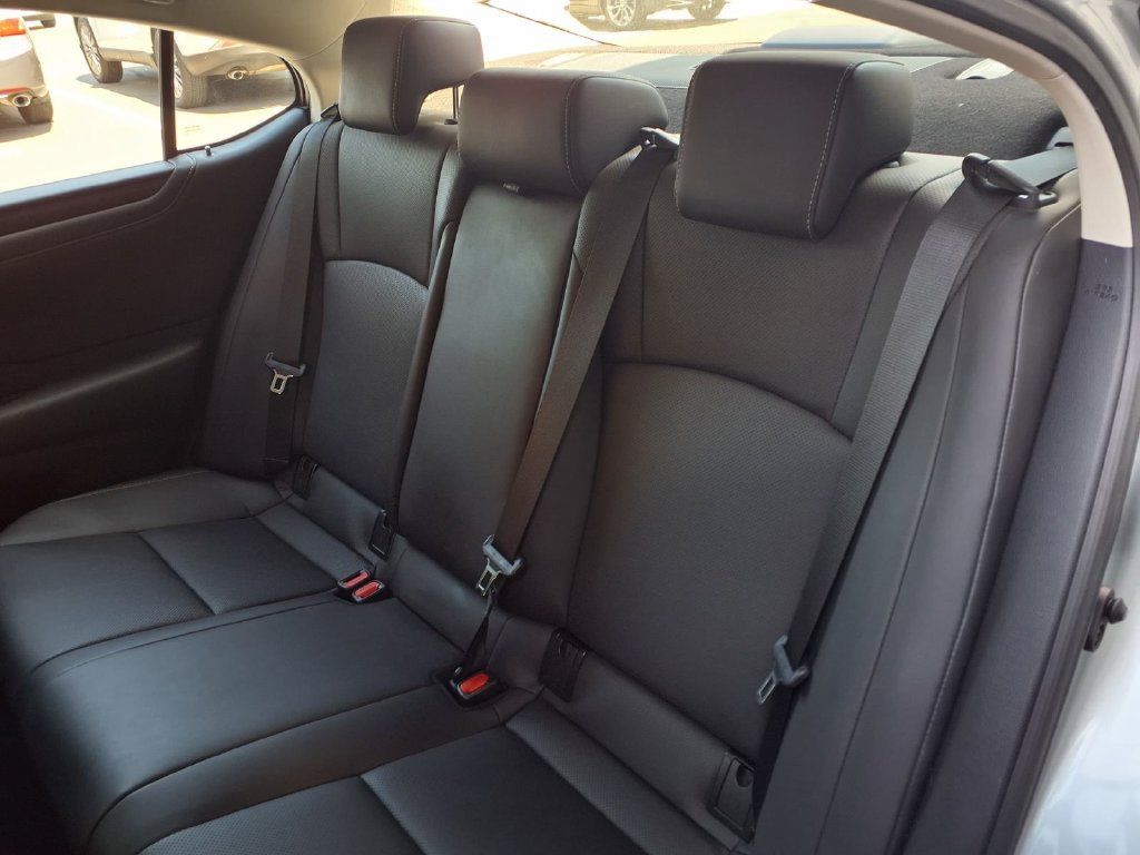 Used 2024 Lexus ES 300h w/ Premium Package FWD image 22