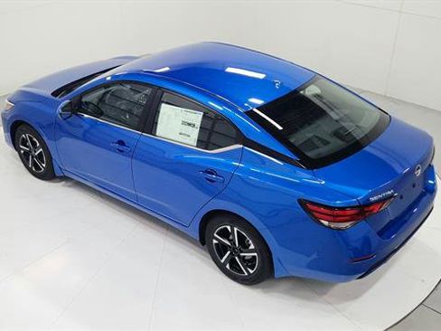 Used 2025 Nissan Sentra SV w/ Trunk Package image 12