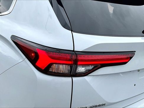 Used 2023 Mitsubishi Outlander SE AWD/4WD image 27