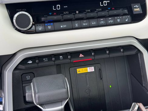 Used 2023 Toyota Tundra Capstone AWD/4WD image 23