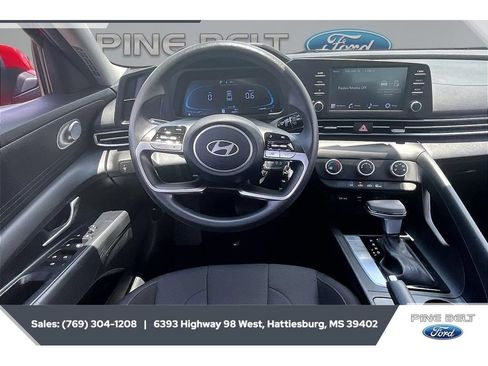Used 2024 Hyundai Elantra SE FWD image 5