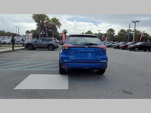 Used 2023 Nissan Kicks SV image 31