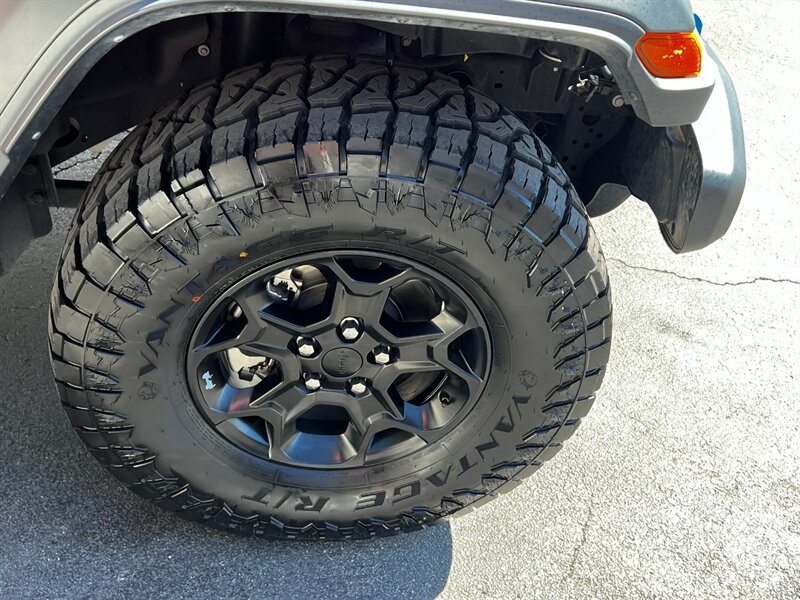 Used 2023 Jeep Wrangler Unlimited w/ Cold Weather Group AWD/4WD image 10