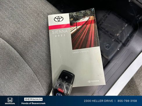 Used 2021 Toyota Sienna LE FWD image 32