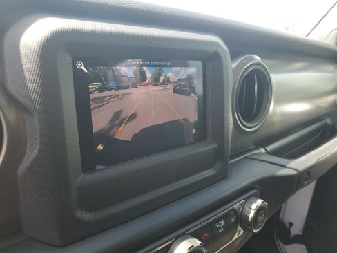 Used 2023 Jeep Gladiator Sport AWD/4WD image 20