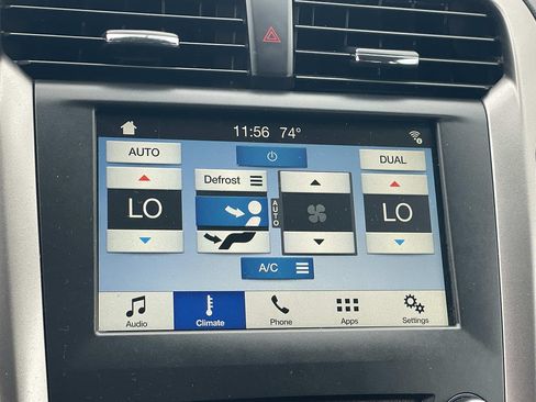 Used 2018 Ford Fusion SE w/ Fusion SE Technology Package FWD image 14