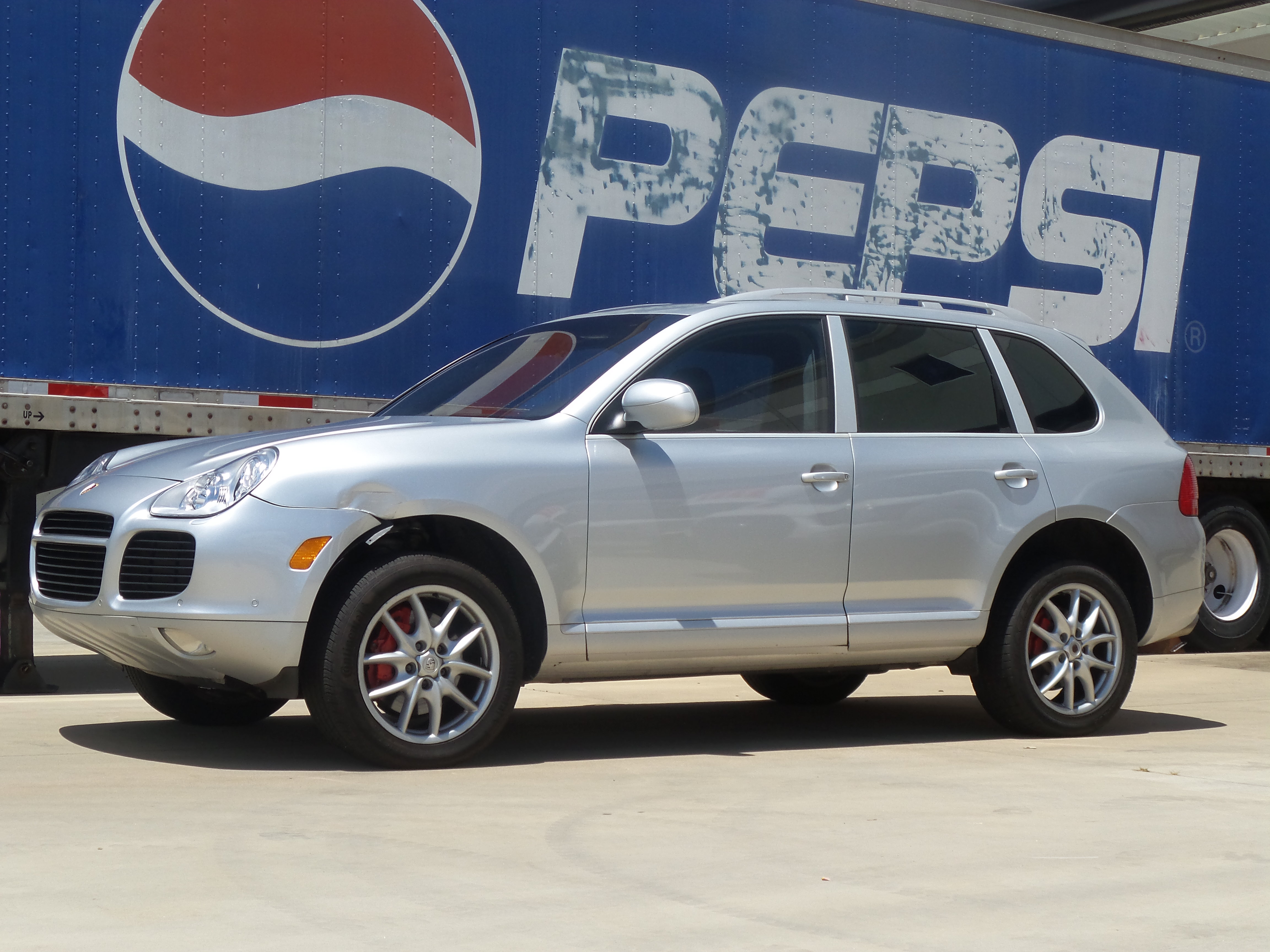 Used 2004 Porsche Cayenne Turbo AWD/4WD image 1