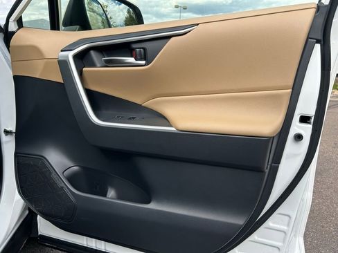 Used 2025 Toyota RAV4 XLE image 31