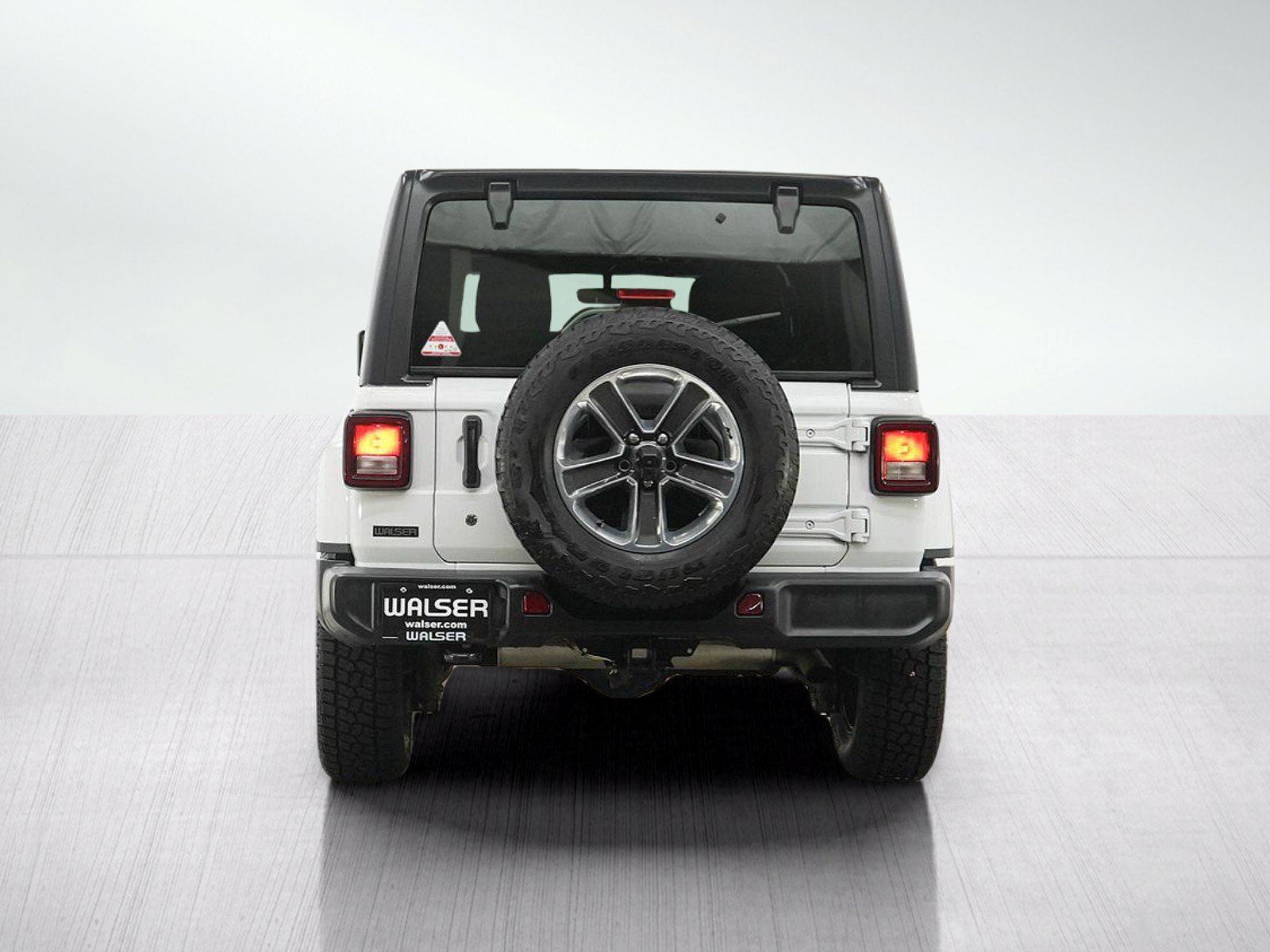 Used 2019 Jeep Wrangler Unlimited Sahara w/ Uconnect 4C Nav & Sound Group AWD/4WD image 4