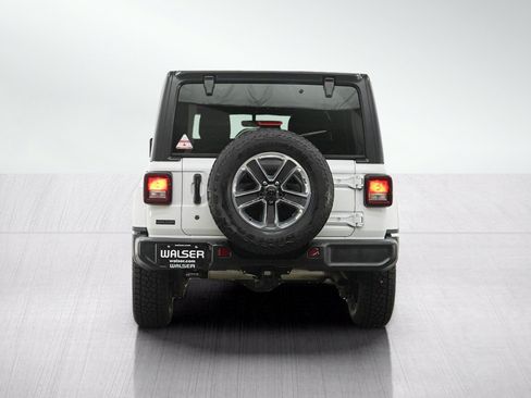 Used 2019 Jeep Wrangler Unlimited Sahara w/ Uconnect 4C Nav & Sound Group AWD/4WD image 4