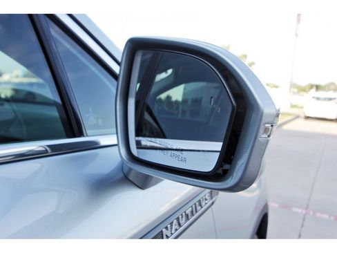 Used 2023 Lincoln Nautilus AWD image 10