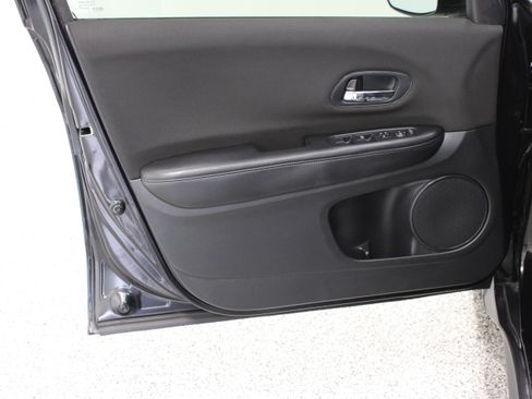 Used 2017 Honda HR-V LX image 12