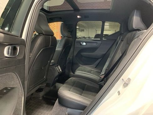 Used 2022 Volvo XC40 T5 R-Design w/ Climate Package image 35