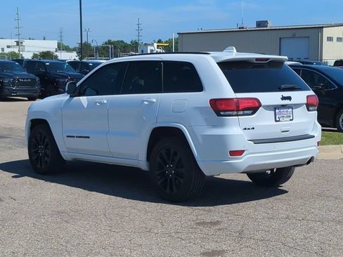 Used 2019 Jeep Grand Cherokee Altitude AWD/4WD image 5
