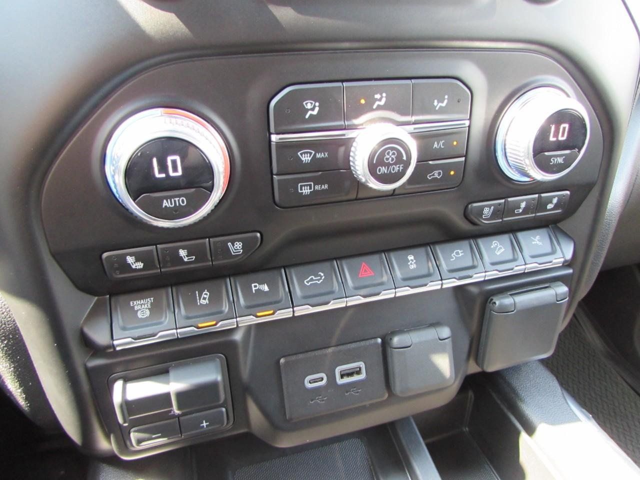 Used 2023 GMC Sierra 3500 Denali w/ Denali Black Diamond Edition AWD/4WD image 31