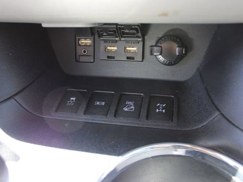 Used 2019 Toyota Highlander Limited AWD/4WD image 26
