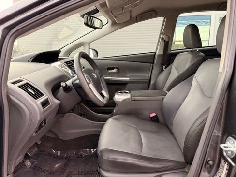 Used 2012 Toyota Prius V Five image 12