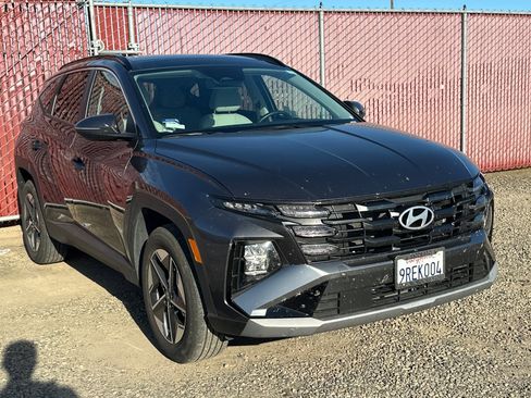 Used 2025 Hyundai Tucson SEL image 2
