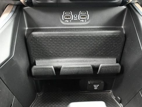 Used 2022 RAM 1500 Laramie AWD/4WD image 29