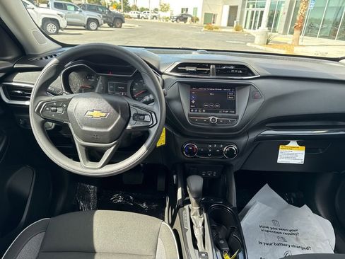 Used 2023 Chevrolet TrailBlazer LS FWD image 16