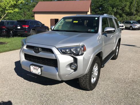 Used 2018 Toyota 4Runner SR5 AWD/4WD image 4