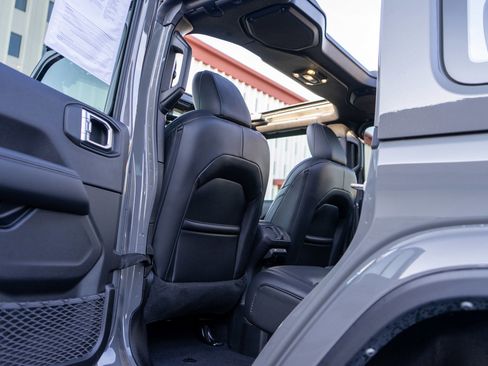 Used 2023 Jeep Wrangler Unlimited Sahara image 25