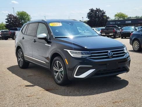 Used 2024 Volkswagen Tiguan Wolfsburg Edition AWD/4WD image 3