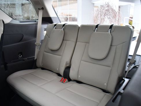 Used 2023 Ford Explorer Platinum w/ Technology Package image 21