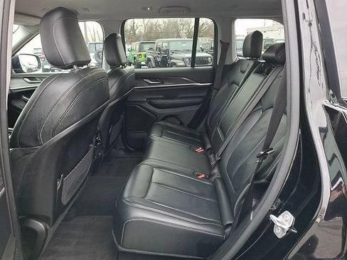 Used 2023 Jeep Grand Cherokee Limited AWD/4WD image 10