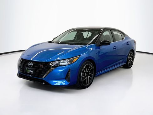 Used 2025 Nissan Sentra SR FWD image 3