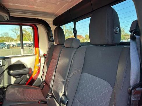 Certified 2025 Jeep Gladiator Mojave w/ Convenience Group AWD/4WD image 64
