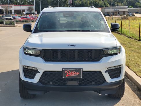 New 2025 Jeep Grand Cherokee Limited w/ Luxury Tech Group II image 2