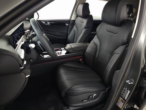 Used 2025 Genesis GV80 2.5T Standard image 18