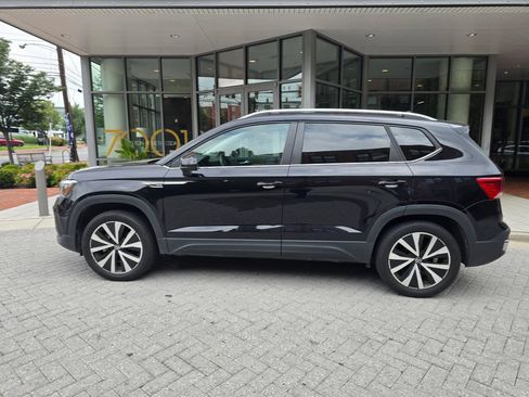 Used 2022 Volkswagen Taos SE FWD image 7