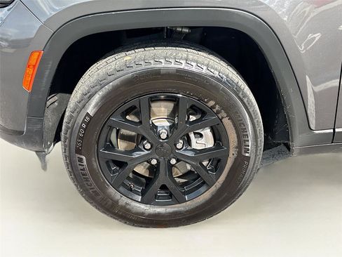 Used 2024 Jeep Grand Cherokee L Laredo AWD/4WD image 35
