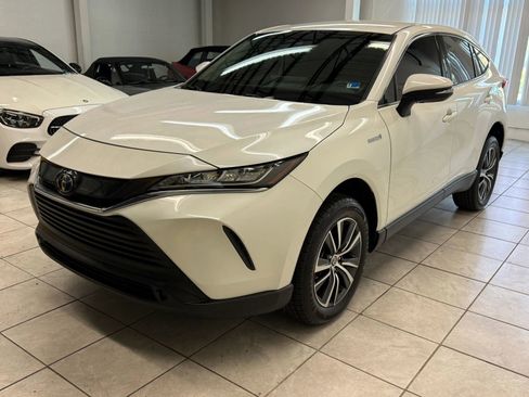 Used 2021 Toyota Venza LE AWD/4WD image 3